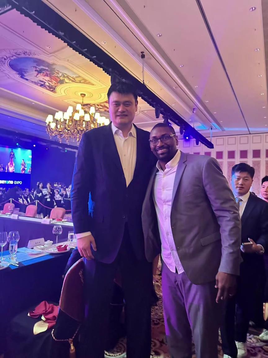 阿泰斯特曬與姚明合照：這是我最喜歡的隊友 姚??！